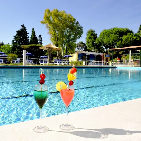 Resort La Serra Village & 4*